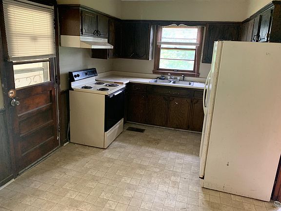 3rd image of 3662 Southland Dr