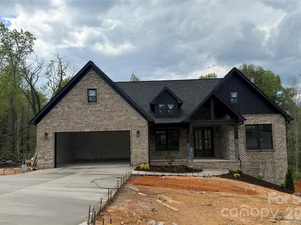 732 Chatsworth Cir, Lenoir, NC 28645