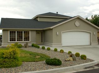 620 Cabot Ln, Sunnyside, WA 98944