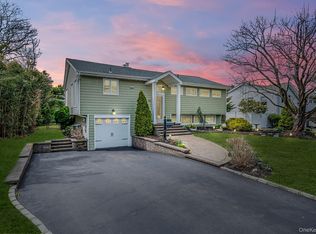 34 Secatogue Lane E, West Islip, NY