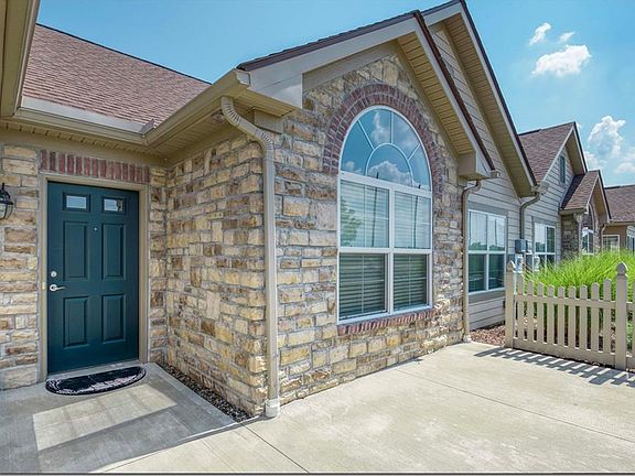 2nd image of 1914 Woods Dr