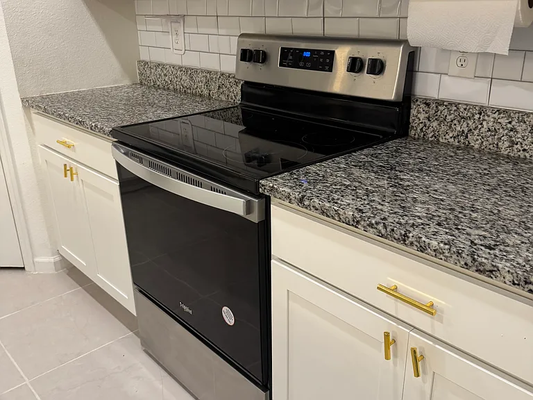 Kitchen area - Appliances + Pantry