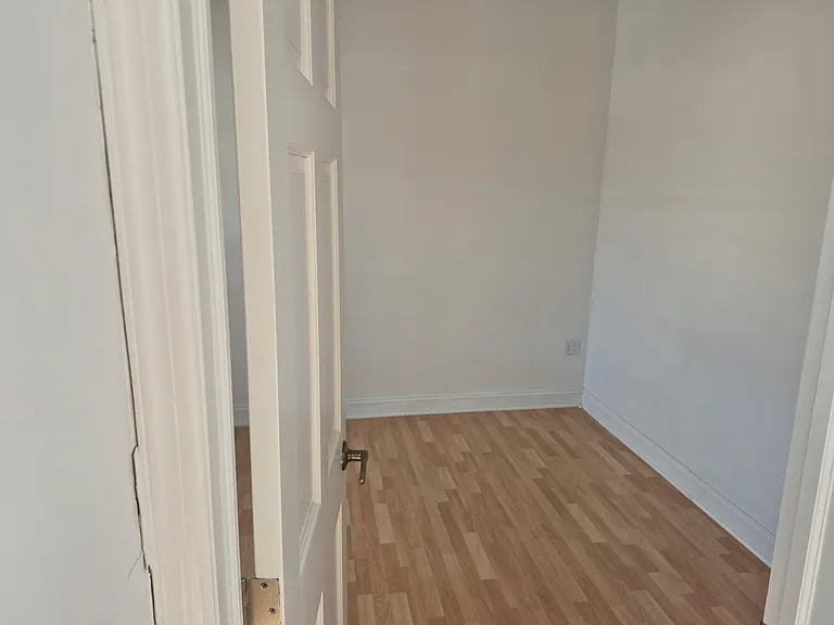 807 Sarah St #E — Photo 5