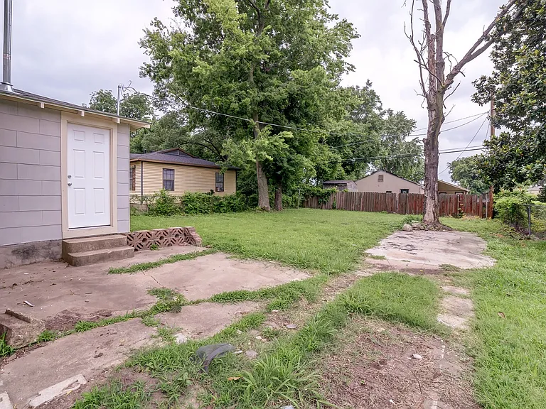 1733 E Marshall St — Photo 4