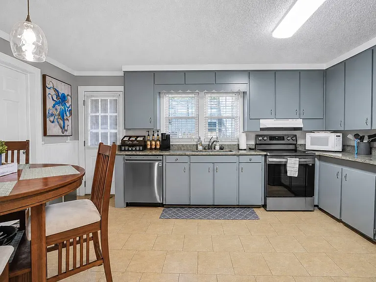 513 Demere Rd — Photo 3