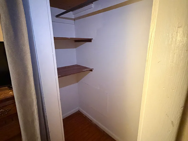 5156 Lester St — Photo 6