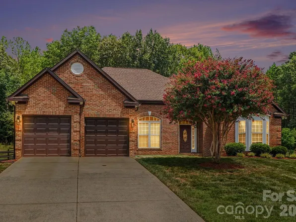1523 Sweetgum Ln, Matthews, NC 28105