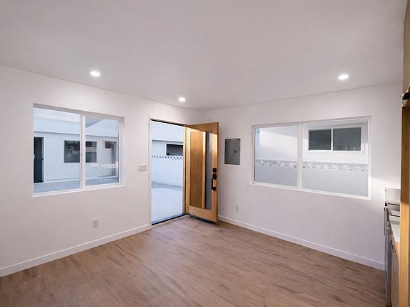 3rd image of 12527 Cranbrook Ave #5