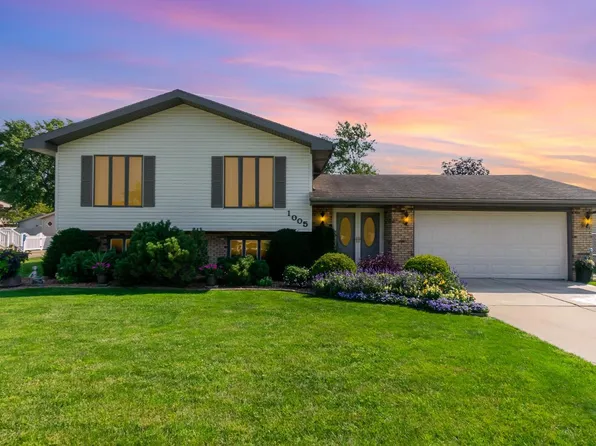 1005 Stratford Ln, Dyer, IN 46311