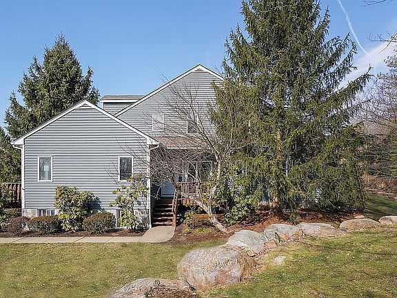 3rd image of 1 Bongart Dr