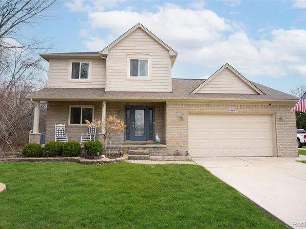 48894 Pattyn Dr, Chesterfield, MI 48051