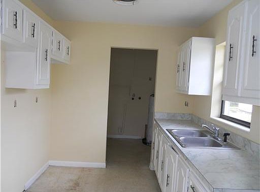2nd image of 325 Springfield Dr