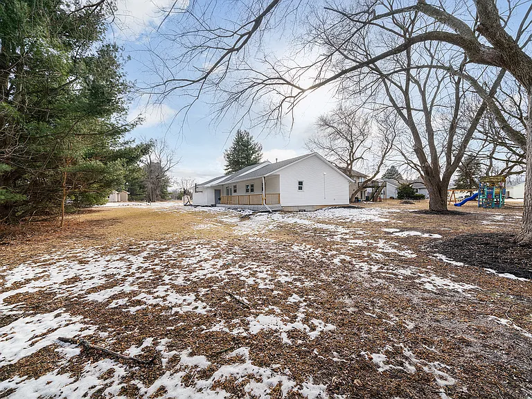 112 Liverpool Dr SE — Photo 35