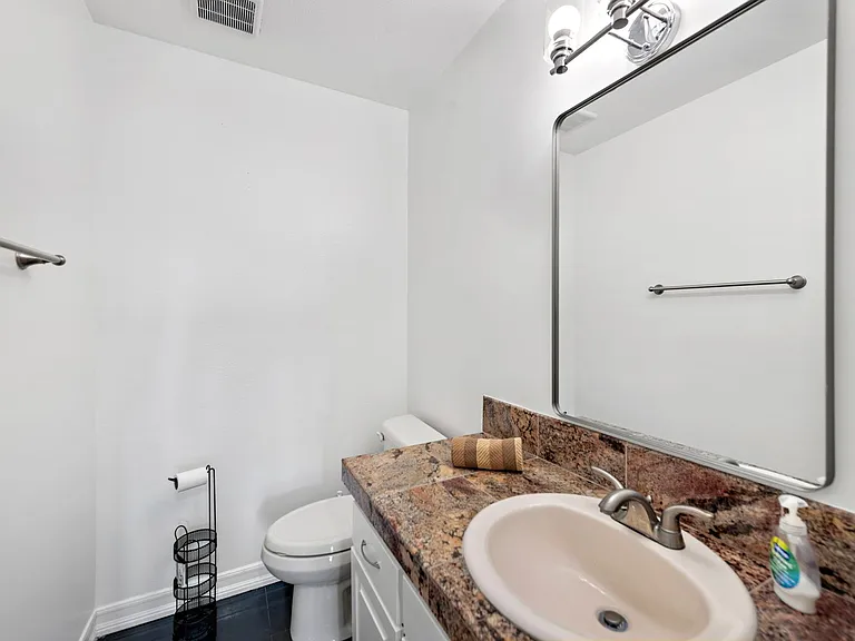 1707 W Balboa Blvd — Photo 15