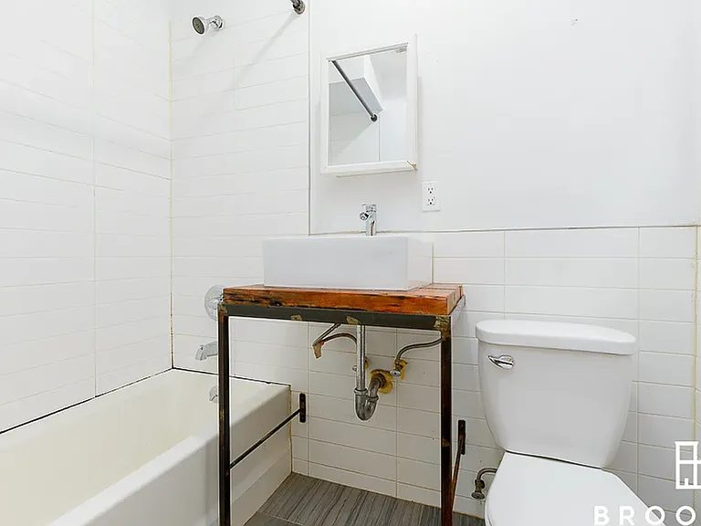 190 Schaefer St #4B — Photo 15