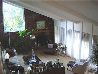 1st image of 2 Elaine Pl