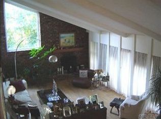 2 Elaine Pl, Plainview, NY 11803