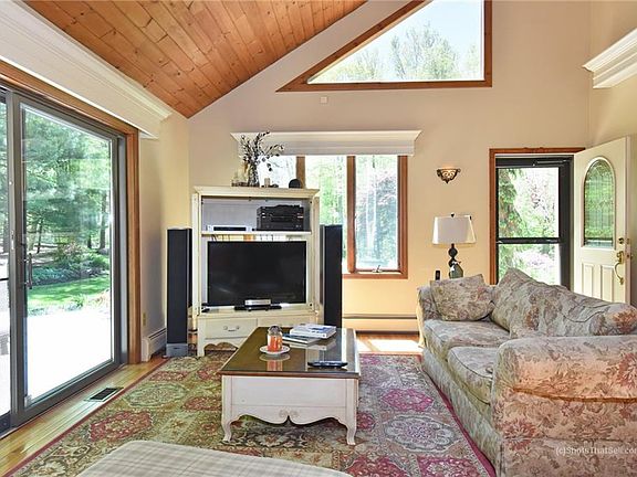 4th image of 51 Raccoon Hill Rd