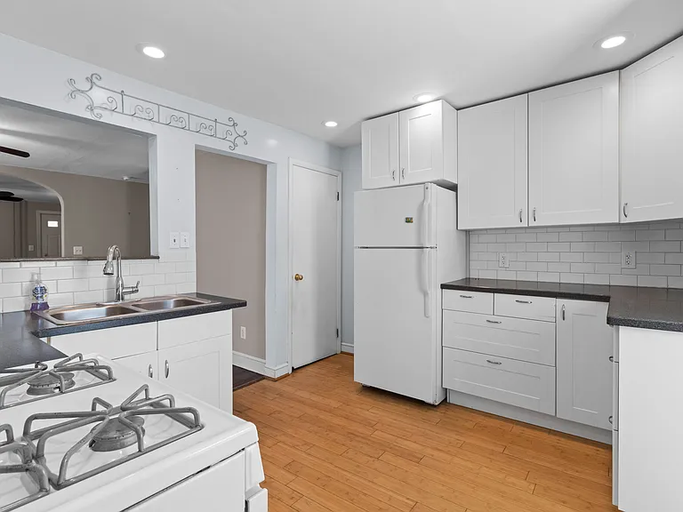 437 Ford St — Photo 11