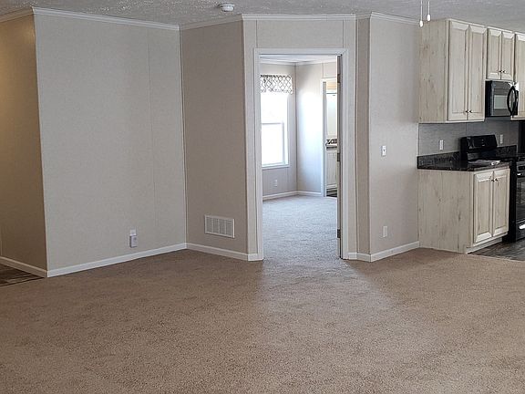 2nd image of 516 Courtland Ln #637