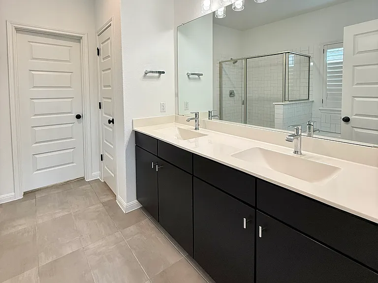 2609 Danbury Ln — Photo 8