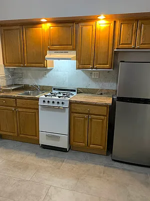 Rented by Halvatzis Realty | media 1