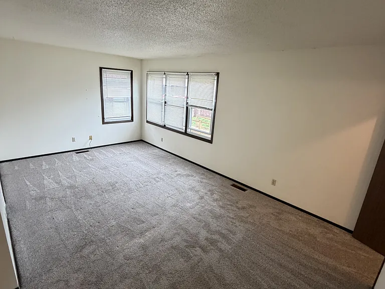 512 Breezy Point Dr #4 — Photo 2