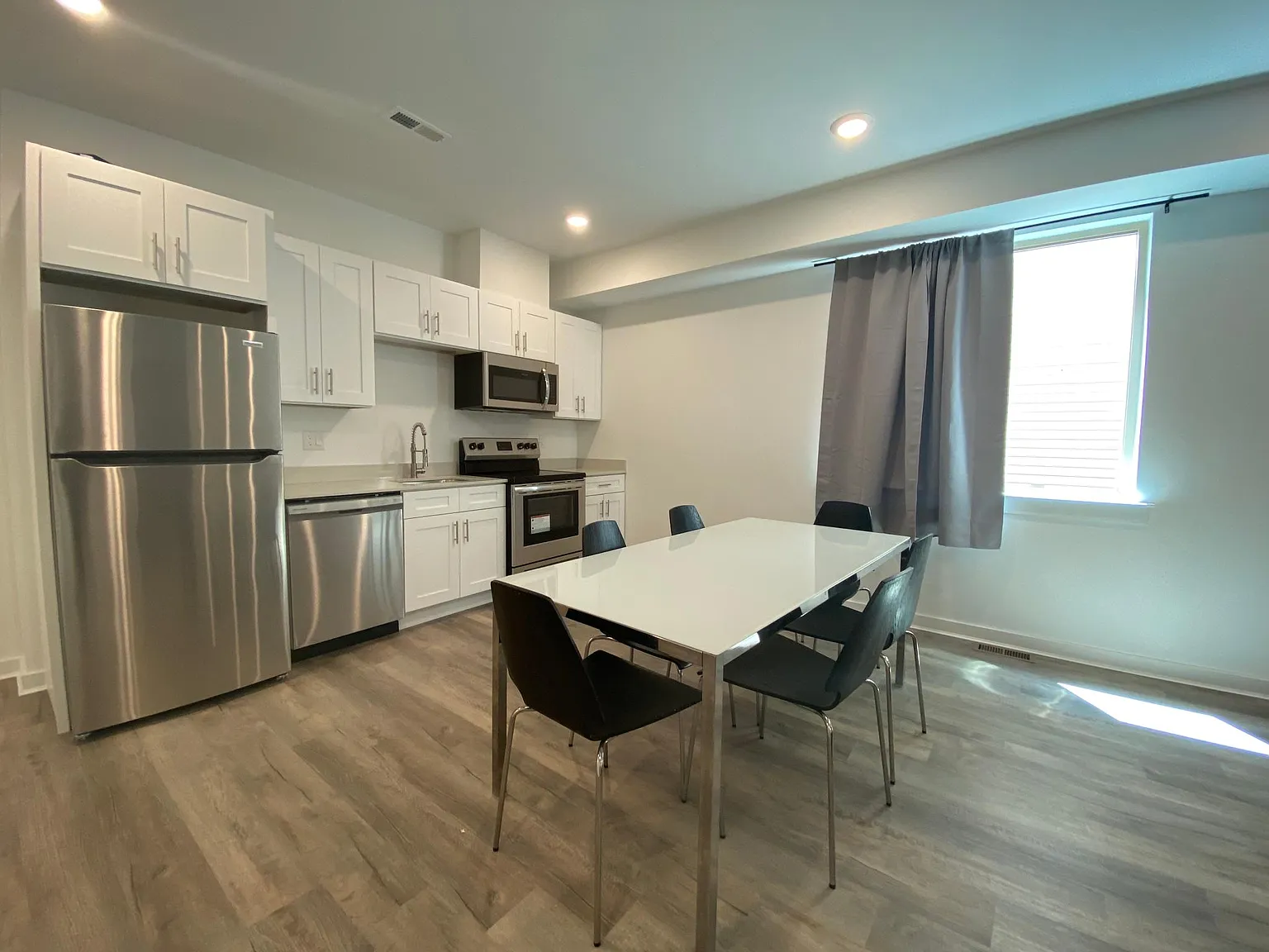 4 bed, 1877 sqft, $3,000 — Photo 3