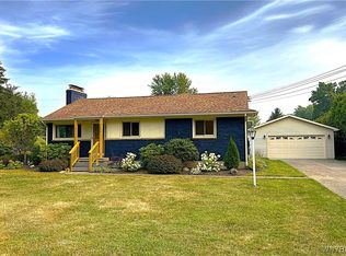 5600 Meadow Dr, Hamburg, NY 14075