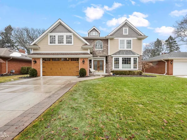 680 Pear Tree Ln, Grosse Pointe Woods, MI 48236