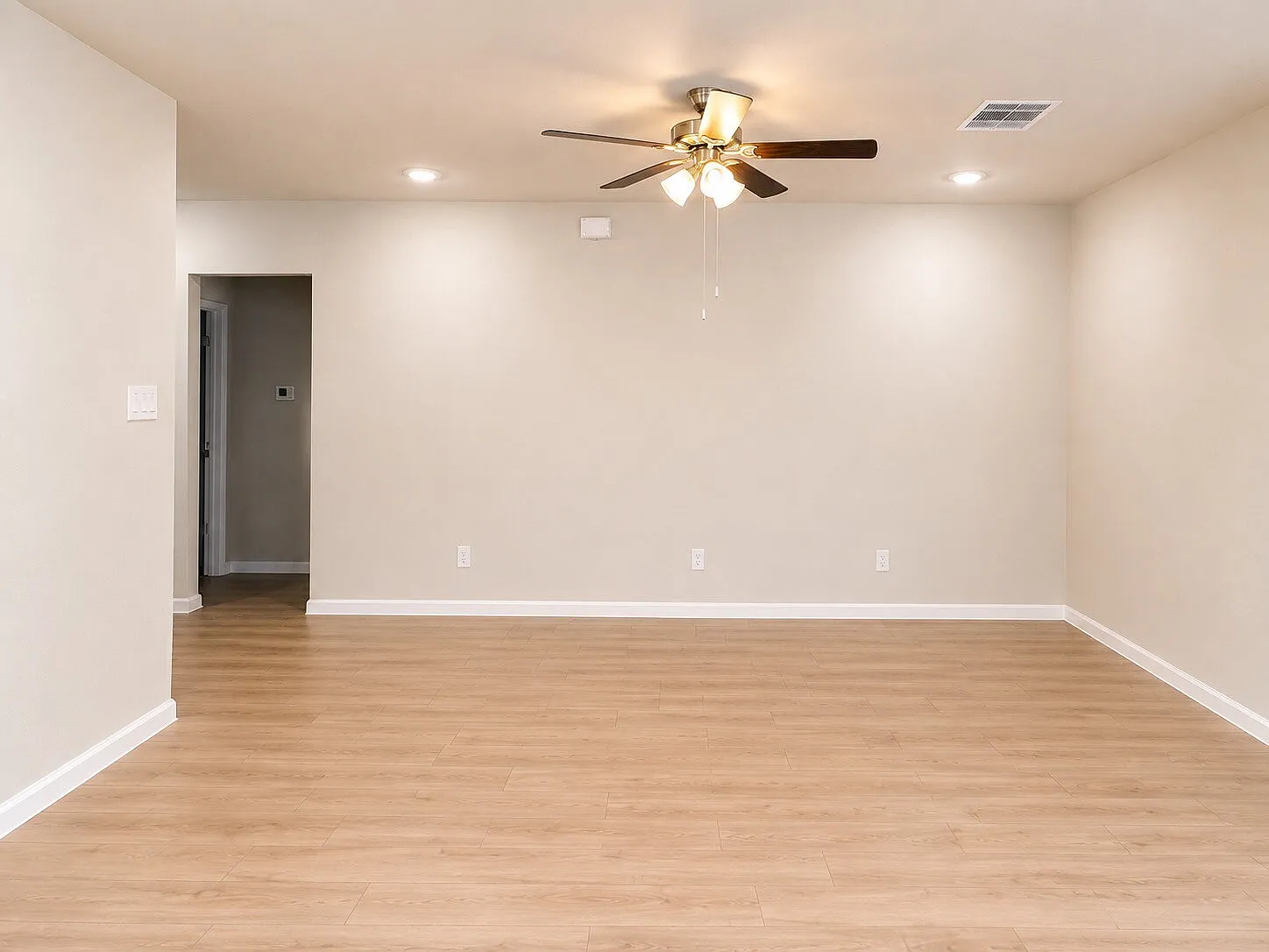 3 bed, 2.0 bath, 1409 sqft, $2,200 — Photo 2