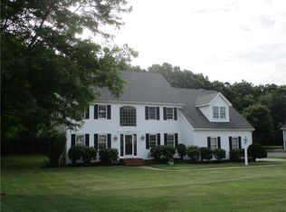 8 Frederick Ln, Cumberland, RI 02864