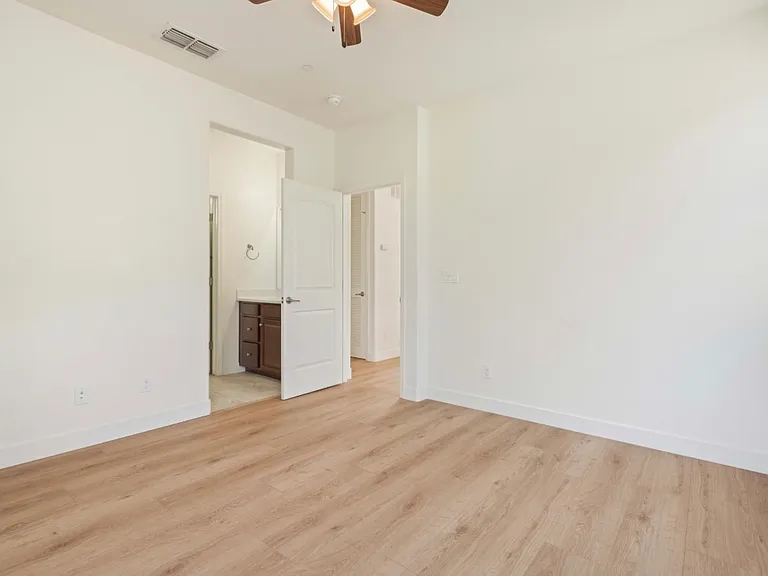 1136 Rothbury Ln — Photo 14