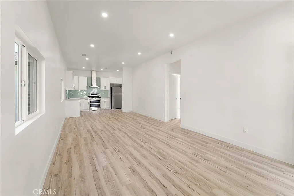 Building Photo - 10730 Strathern St