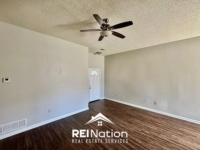 3 bed, 2.0 bath, 1016 sqft, $1,295 — Photo 2