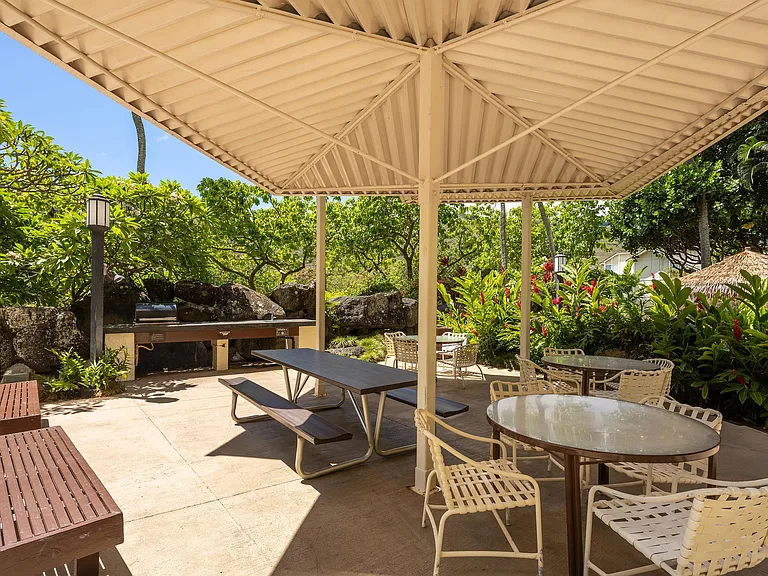 531 Hahaione St #1D-1 — Photo 3