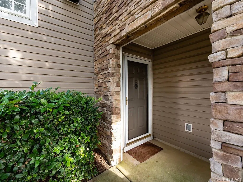 2 bed, 2.5 bath, 1373 sqft, $2,200 — Photo 4