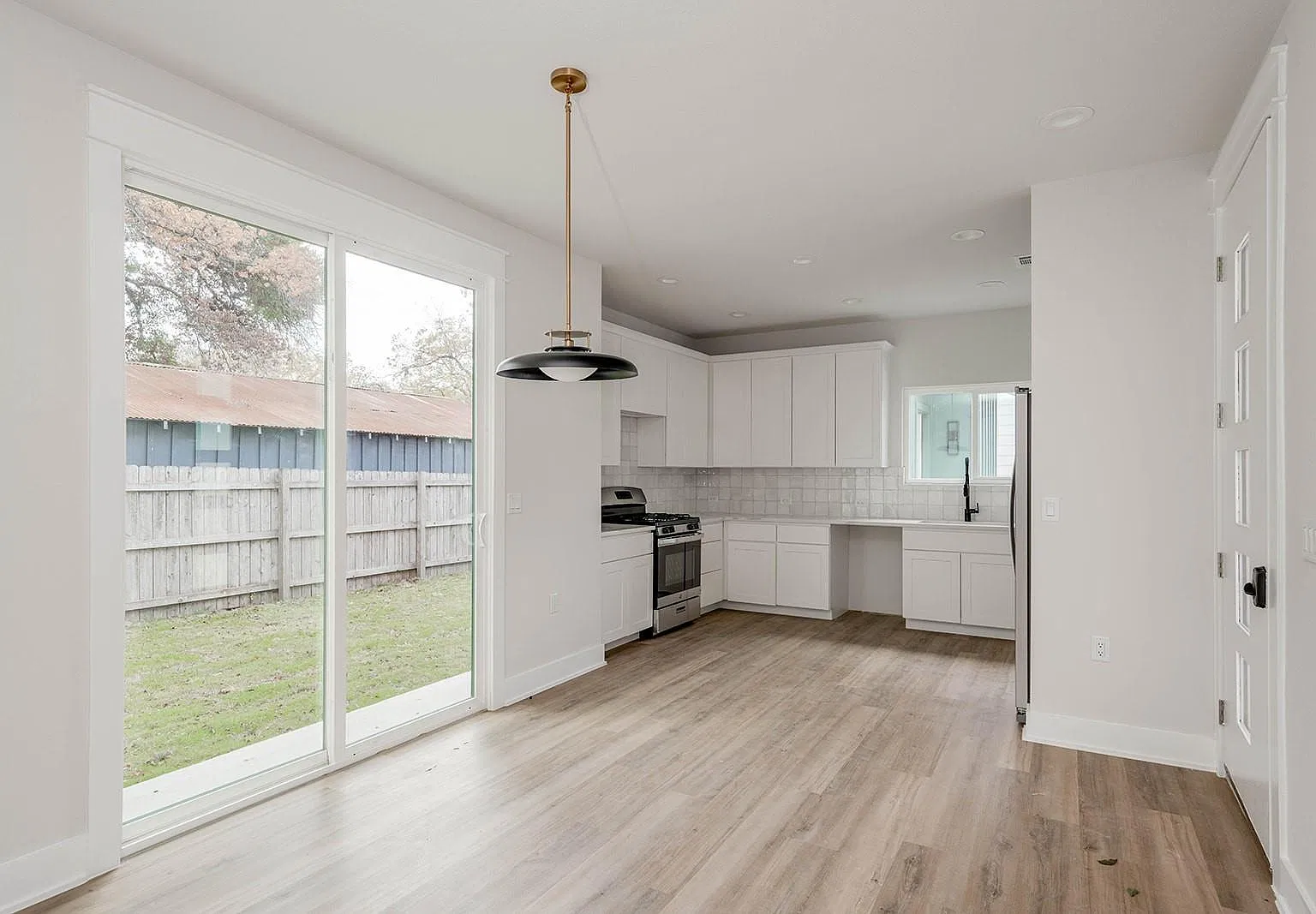 3 bed, 3.5 bath, 1350 sqft, $3,500 — Photo 4