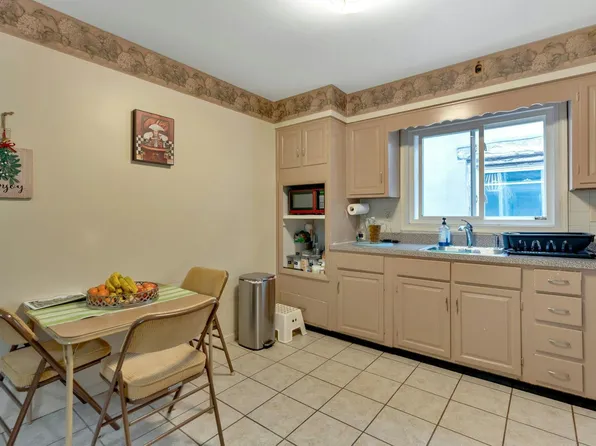 3218 Pleasant Avenue image 8 of 44