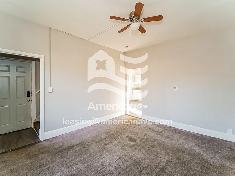 541049_003_wm_-_living_room_13413356.jpg