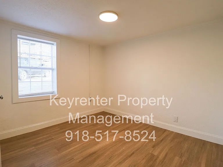 506 W 4th St Fourplex — Photo 9