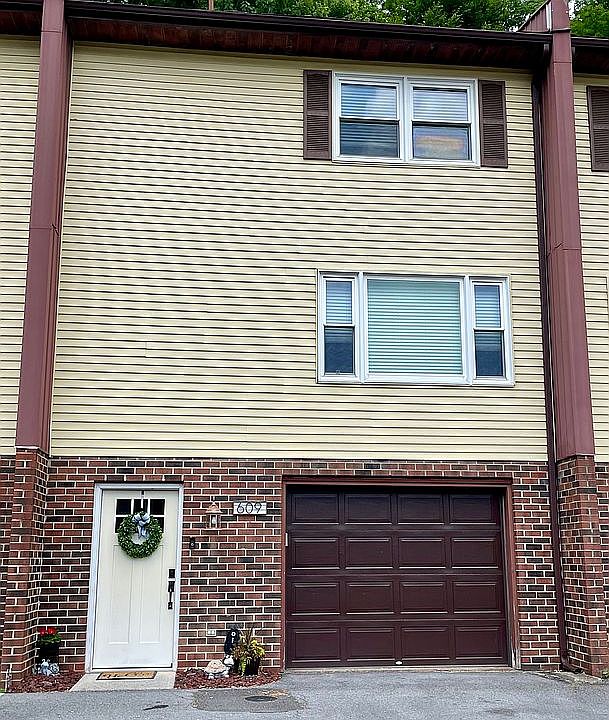 One car garage Townhome