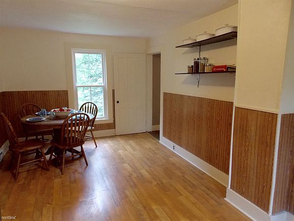 Kitchen dining area