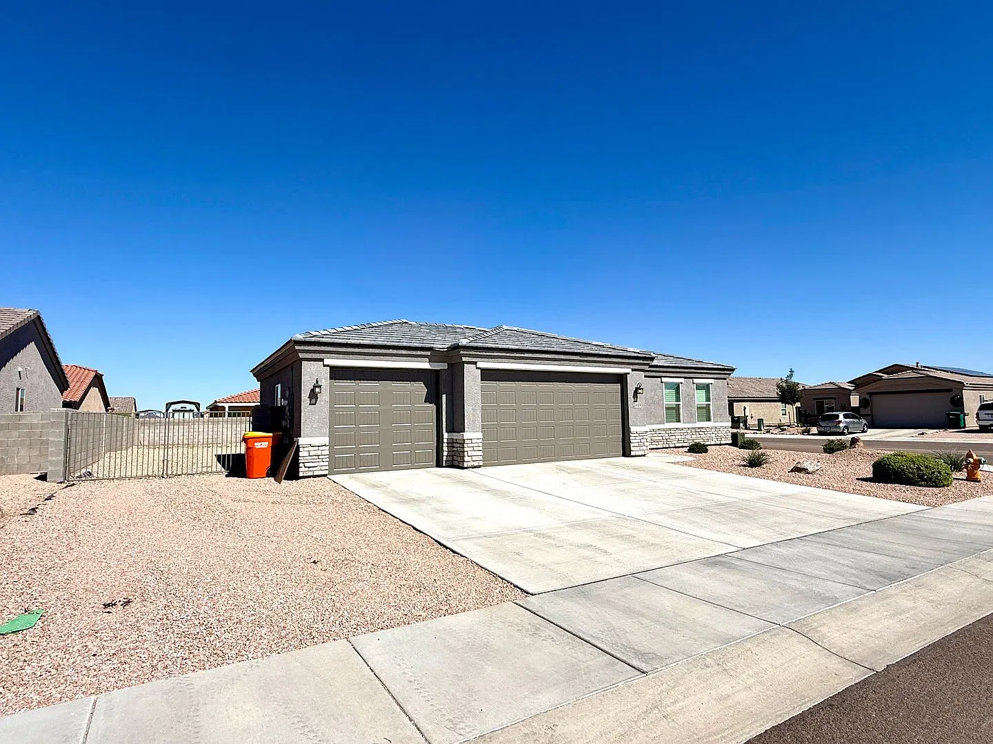 Beautiful 2024-Built 3-Bedroom Home with Solar Panels & 3-Car Garage! — Photo 3