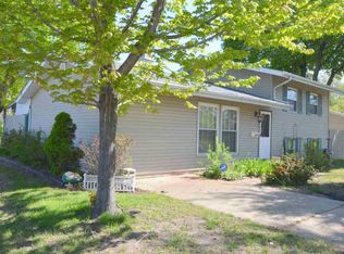 1102 Ramona Ter, Machesney Park, IL 61115