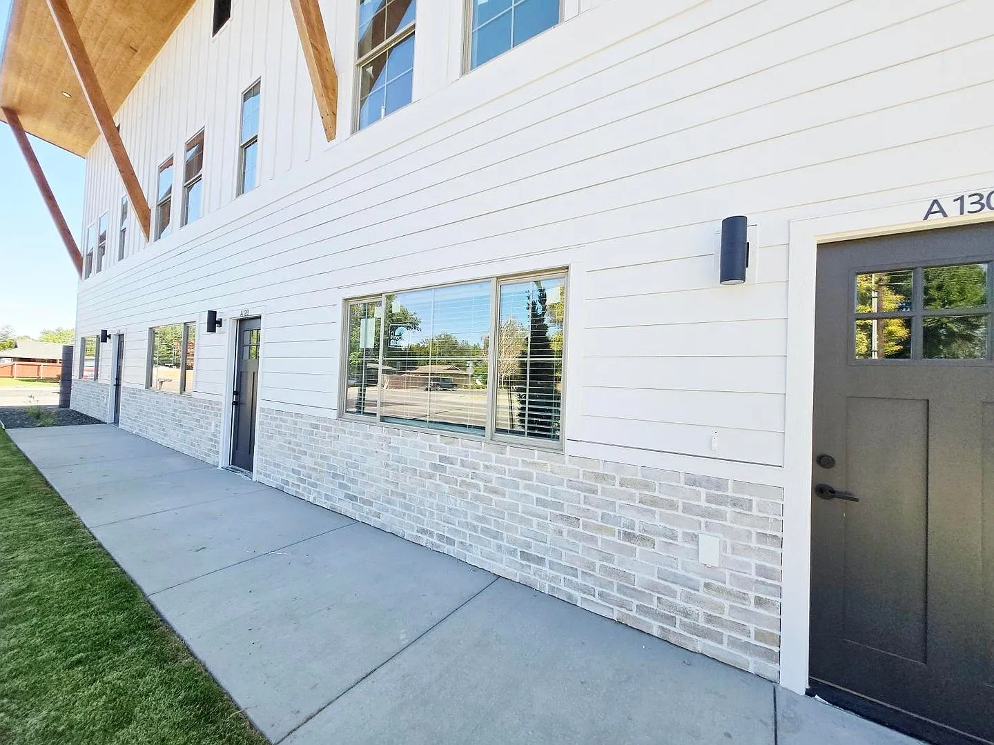 $1,000 Off First Month's Rent!! — Photo 1
