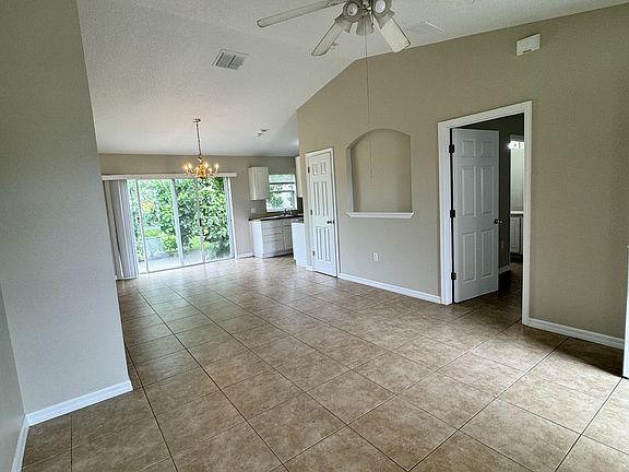 3rd image of 129 Pansy Ct