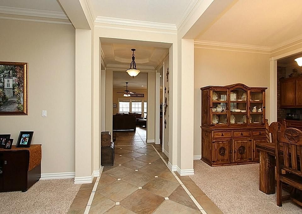 2nd image of 15672 Crown Oaks Dr