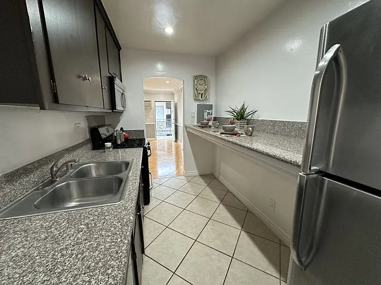 Edgemont Apts — Photo 37