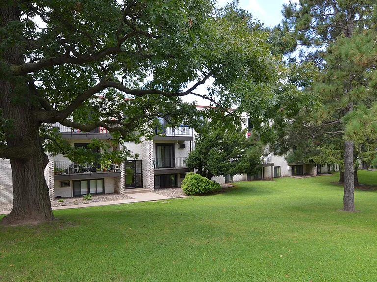 Quebec Apartments — Photo 11